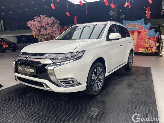 mitsubishi-outlander-2022-gia-bao-nhieu
