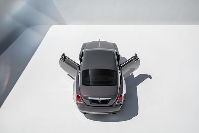 mo-cua-xe-rolls-royce-wraith