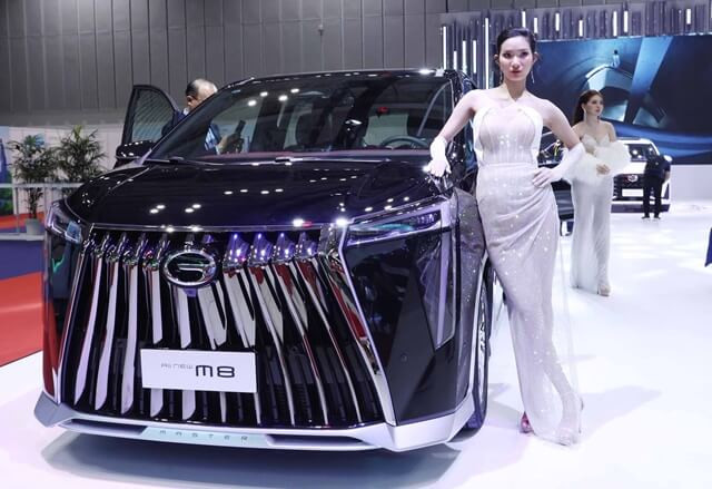 nguoi-mau-gac-motor-vms-2024-goi-cam