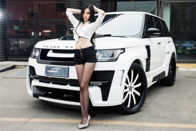 nguoi-mau-va-xe-range-rover