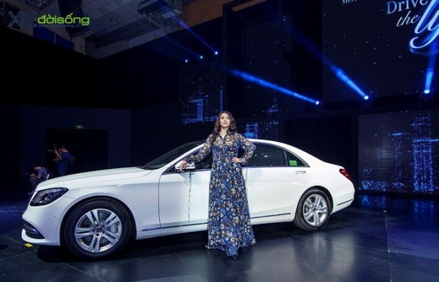 nguoi-mau-xe-hoi-viet-nam-ben-xe-mercedes-benz-s450