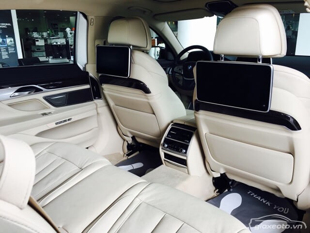 noi-that-khoang-sau-xe-bmw-740li