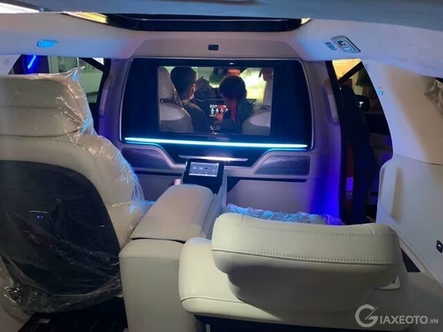 noi-that-kia-carnival-royal