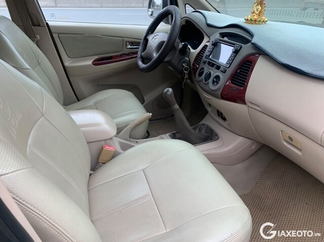 noi-that-toyota-innova-2006-cu