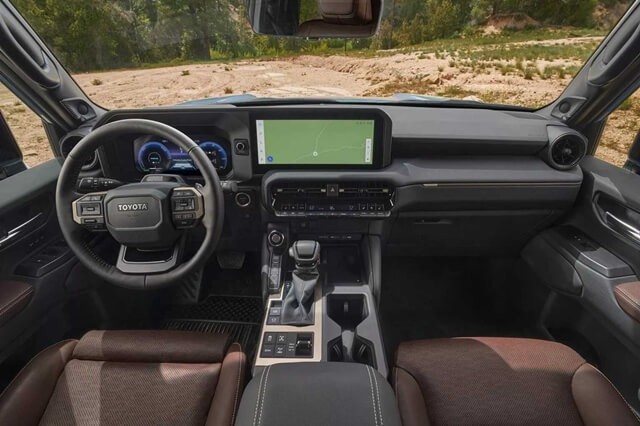 noi-that-toyota-prado-2024