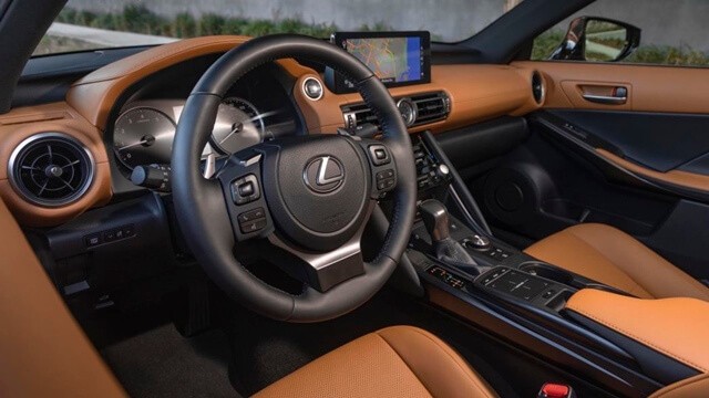 noi-that-xe-Lexus-IS300