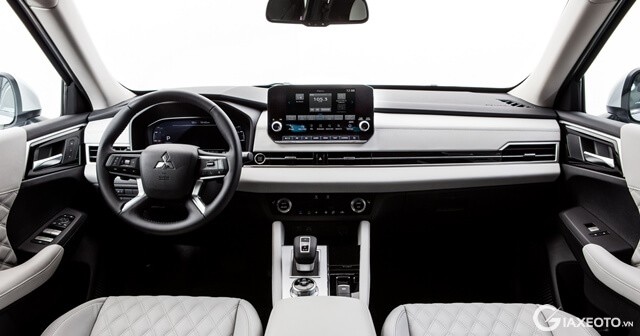 noi-that-xe-Mitsubishi-Outlander-2024
