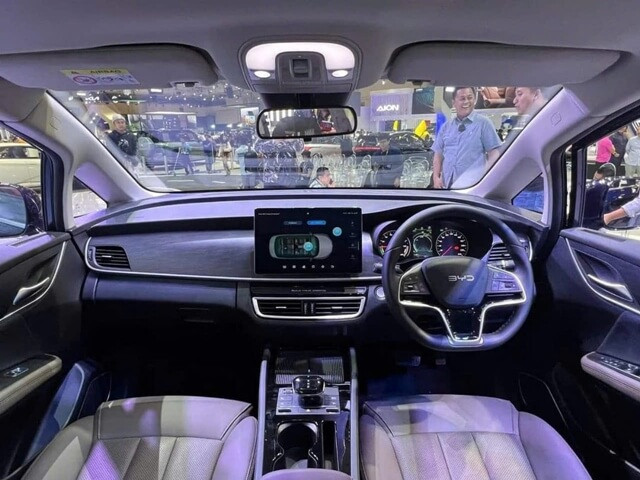 noi-that-xe-byd-m6
