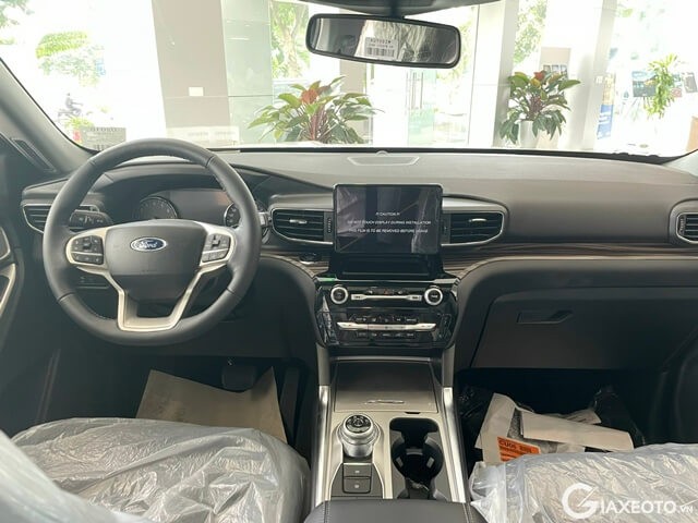 noi-that-xe-ford-explorer-2023