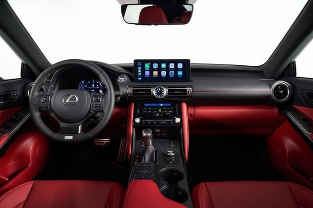 noi-that-xe-lexus-is-350