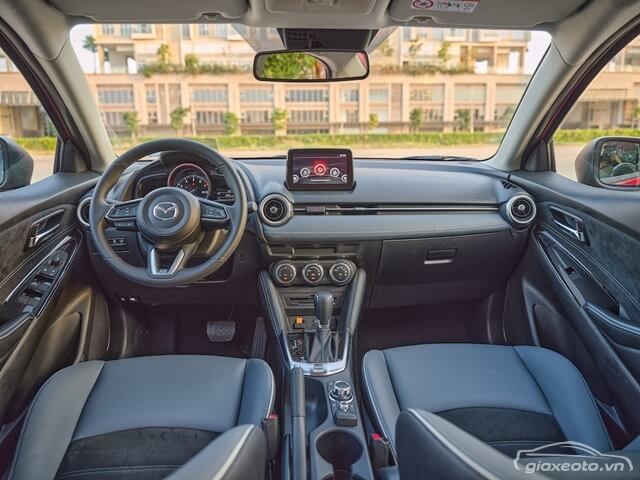 noi-that-xe-mazda-2-sport