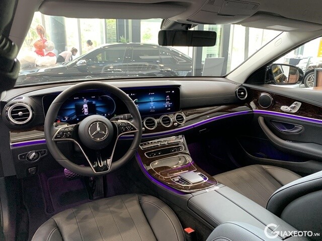 noi-that-xe-mercedes-benz-e200-exclusive