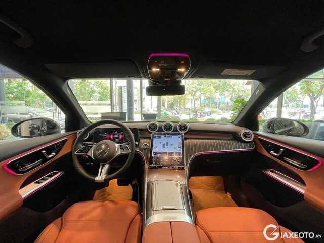 noi-that-xe-mercedes-benz-glc200-2025