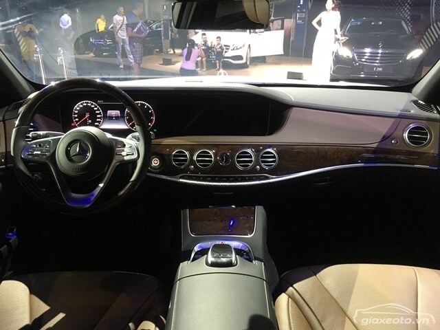 noi-that-xe-Mercedes-Benz-S450