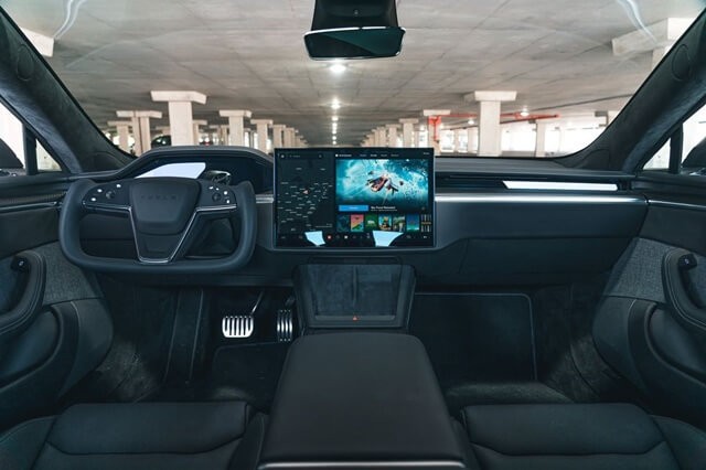 noi-that-xe-tesla-model-s-2025