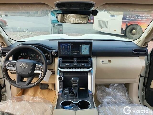 noi-that-xe-toyota-land-cruiser-2023
