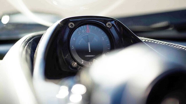 pagani-huayra-tricolore-dong-ho-ky-thuat-so