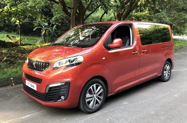 peugeot-traveller-gia-bao-nhieu
