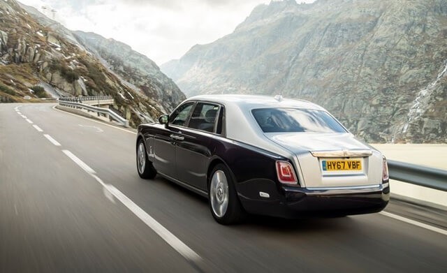 phan-duoi-xe-Rolls-Royce-Phantom-8