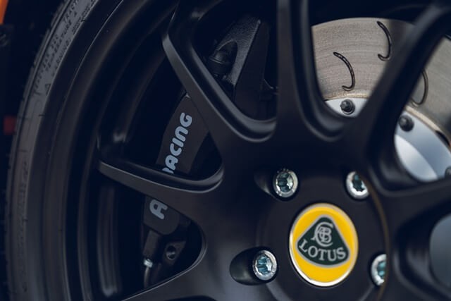 phanh-xe-lotus-exige-sport-390