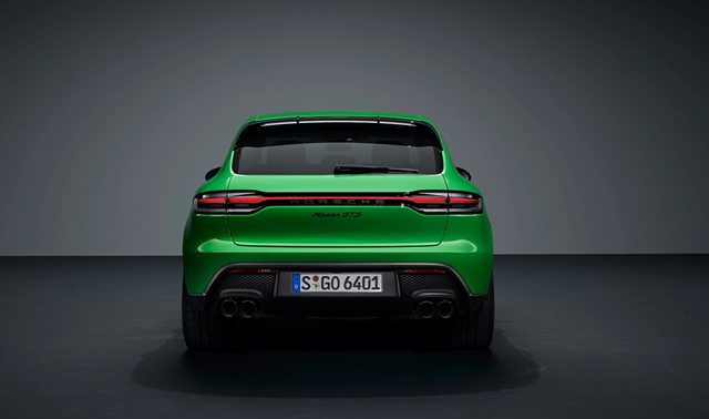 porsche-macan-ban-xang-duoi-xe