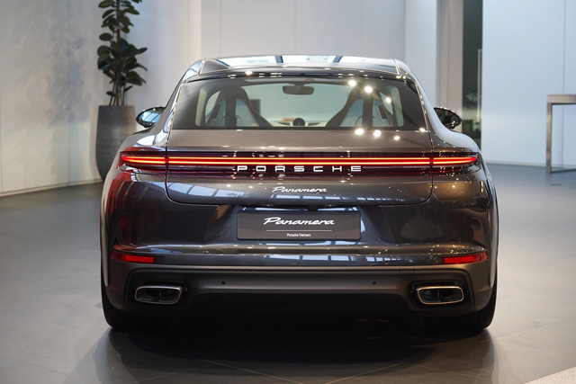 porsche-panamera-the-he-moi-duoi-xe