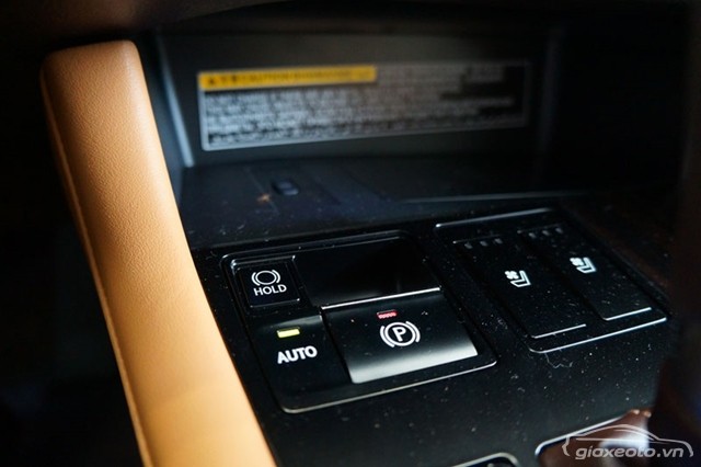 sac-dien-thoai-xe-Lexus-RX200t-2017-2018