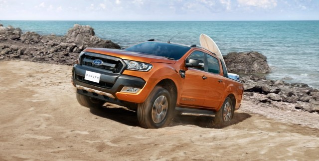 so-sanh-ford-ranger-va-toyota-hilux-at