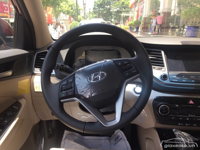 tay-lai-xe-hyundai-tucson-may-dau