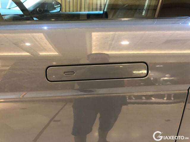 tay-nam-cua-xe-range-rover-evoque-2023