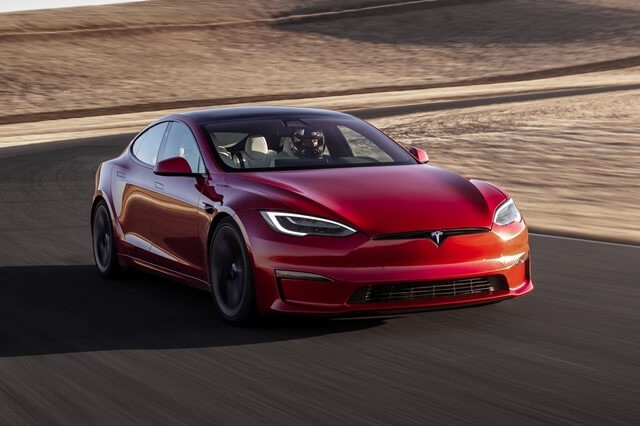 tesla-model-s-2025-co-gi-moi