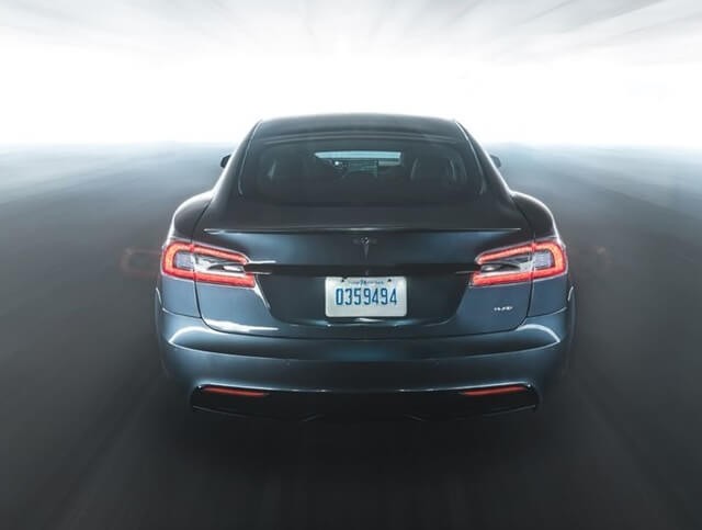 duoi-xe-tesla-model-s