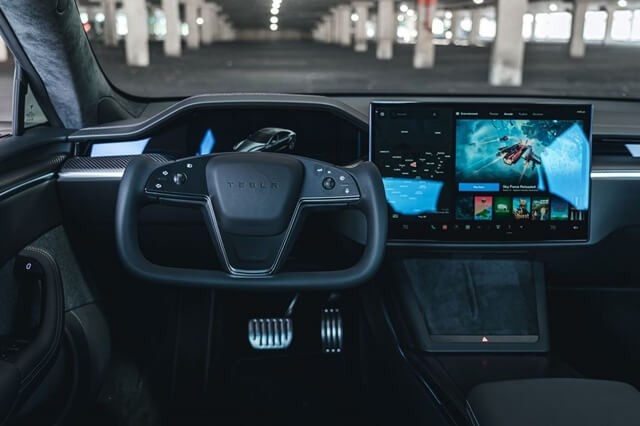 tesla-model-s-vo-lang