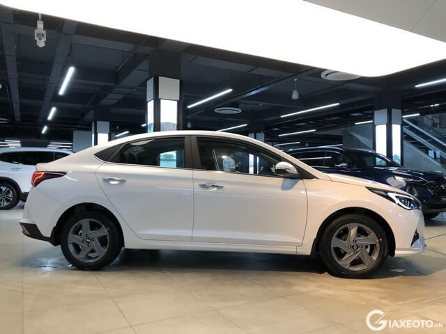 Hyundai-Accent-2022-than-xe