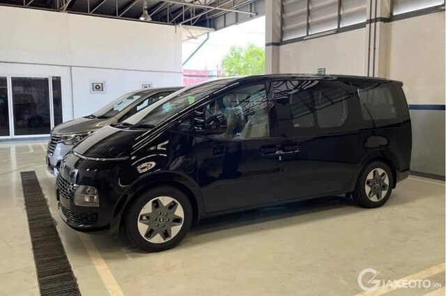 than-xe-hyundai-staria