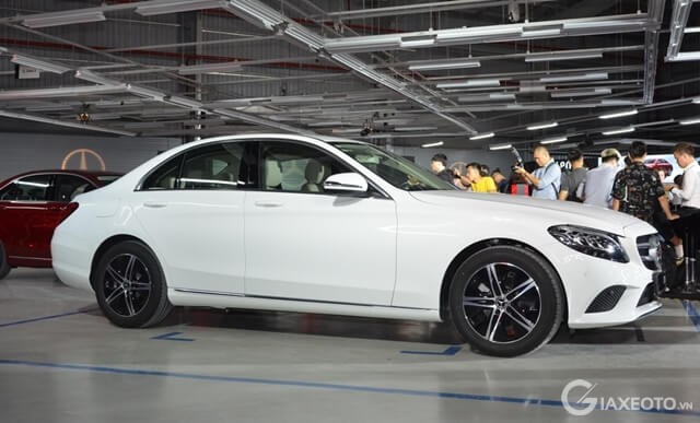 than-xe-mercedes-benz-c180