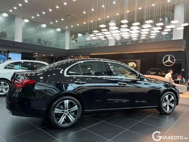 than-xe-Mercedes-benz-C200