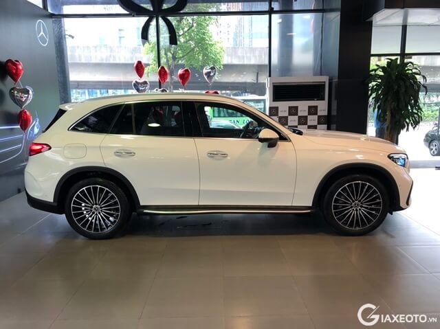 than-xe-mercedes-glc-300-mau-trang