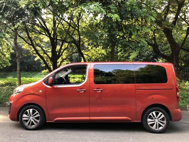 than-xe-peugeot-traveller