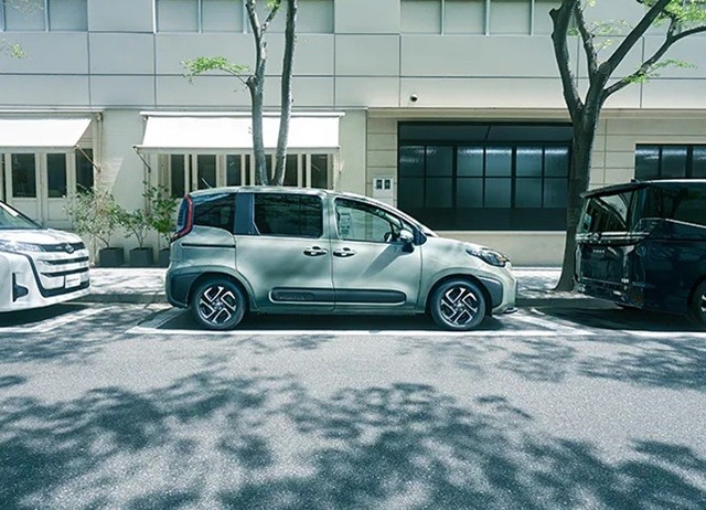 than-xe-toyota-sienta