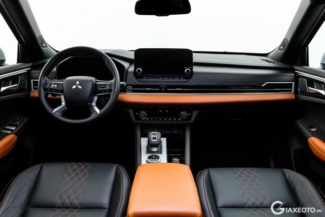 tien-nghi-xe-Mitsubishi-Outlander-2024