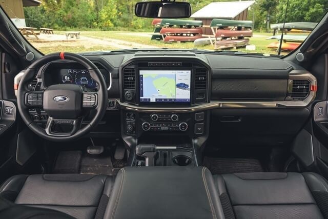 tien-nghi-xe-ford-f150-raptor