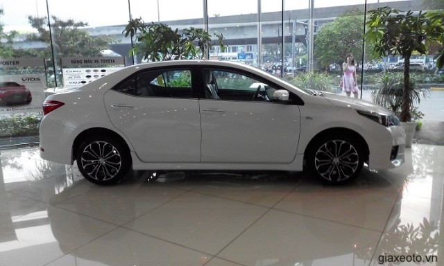 toyota-altis-mau-trang-the-thao