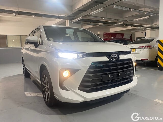 toyota-avanza-premio-cvt-2022-mau-trang