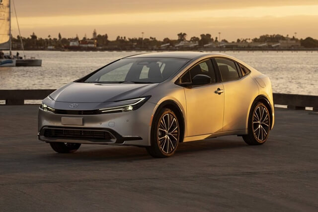 gia-xe-toyota-prius