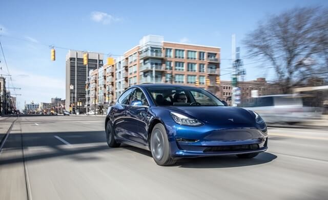 van-hanh-xe-Tesla-Model-3