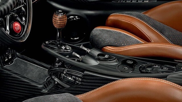 van-hanh-xe-pagani-huayra-bc-roadster