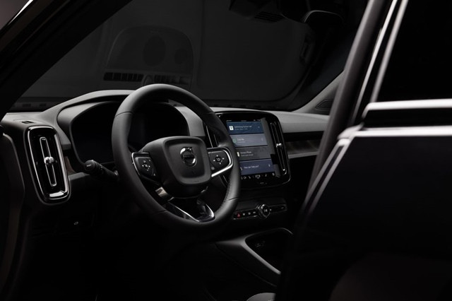vo-lang-volvo-ex40