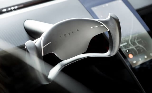vo-lang-xe-Tesla-Roadster