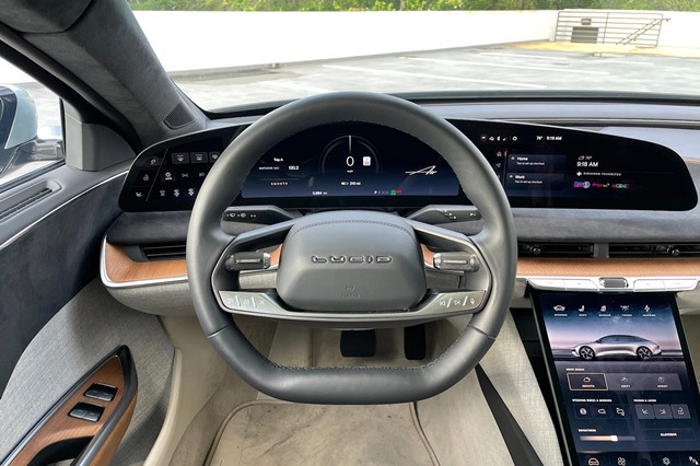 vo-lang-xe-lucid-air